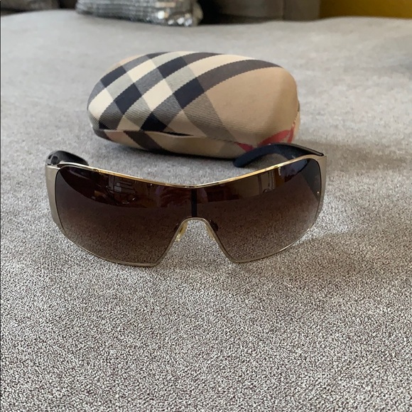 Burberry Accessories - Burberry Sunglasses